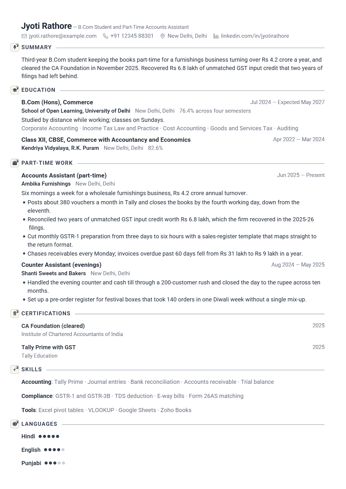 Junior Accounts Executive résumé example — student, written for India, set in the Quartz design